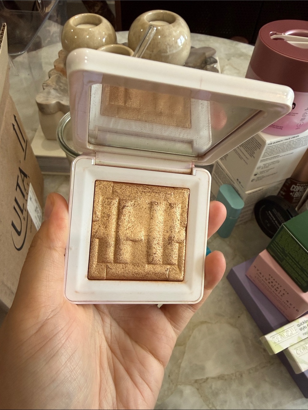 Haus labs Gold Shimmer Highlighter Compact - golden pyrite